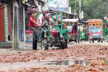 শেরপুরে বেহাল সড়ক, দুর্ভোগে মানুষ