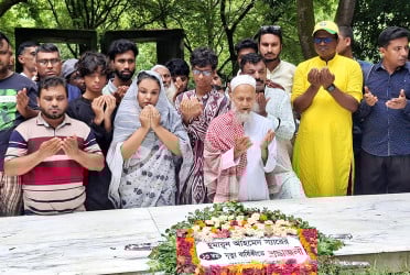 নুহাশপল্লীতে শ্রদ্ধা-ভালোবাসায় হুমায়ূন আহমেদকে স্মরণ