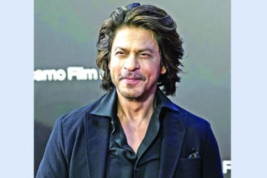নেওয়া হচ্ছে আমেরিকায় গুরুতর আহত শাহরুখ