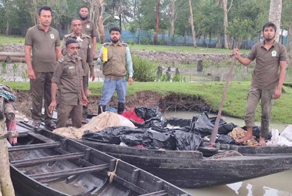 সুন্দরবনের খাল থেকে বিষ, মাছ, জাল ও নৌকা জব্দ