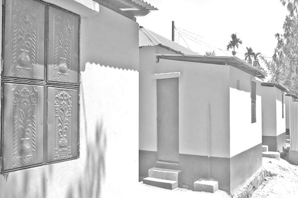 ভূমিহীনের তালিকায় বিত্তশালীরা