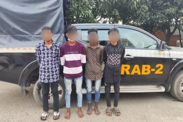 মোহাম্মদপুরে কিশোর গ্যাং ‘এলটিডি বয়েজ গ্রুপ’-এর ৪ সদস্য গ্রেপ্তার