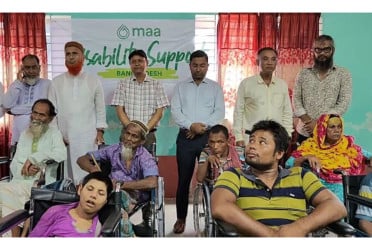ঠাকুরগাঁওয়ে প্রতিবন্ধীদের মাঝে হুইল চেয়ার বিতরণ