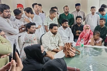 শহীদদের সম্মান প্রতিষ্ঠায় সংগ্রাম করছি: নাহিদ