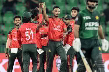 টস জিতে ফিল্ডিংয়ে বাংলাদেশ