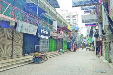 গোপালগঞ্জে সুনসান রাস্তাঘাট, অব্যাহত গ্রেপ্তার অভিযান