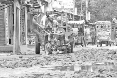 দুর্ভোগের ১৬ কিলোমিটার