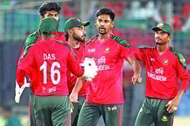 মুস্তাফিজের রেকর্ড, আলোচনায় উইকেট