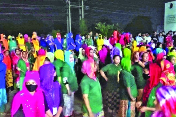 শ্রীপুরে শ্রমিক অবরোধ বিক্ষোভ