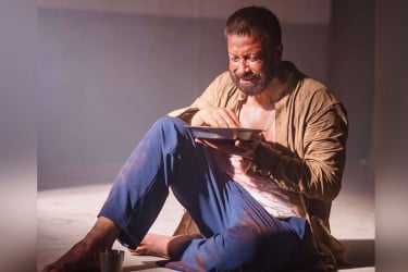 শাকিব খানের ছবি নিয়ে ফেসবুকে তুমুল আলোচনা