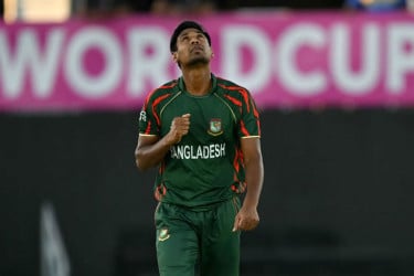 ৪ ওভারে ৬ রান দিয়ে মুস্তাফিজের রেকর্ড
