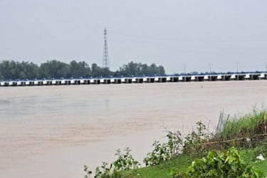 তিস্তায় পানি বাড়ায় উৎকণ্ঠায় নদীপাড়ের মানুষ