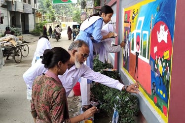 ঠাকুরগাঁওয়ে জুলাই বিপ্লবের স্মৃতিচারণে কলেজের দেয়ালে গ্রাফিতি