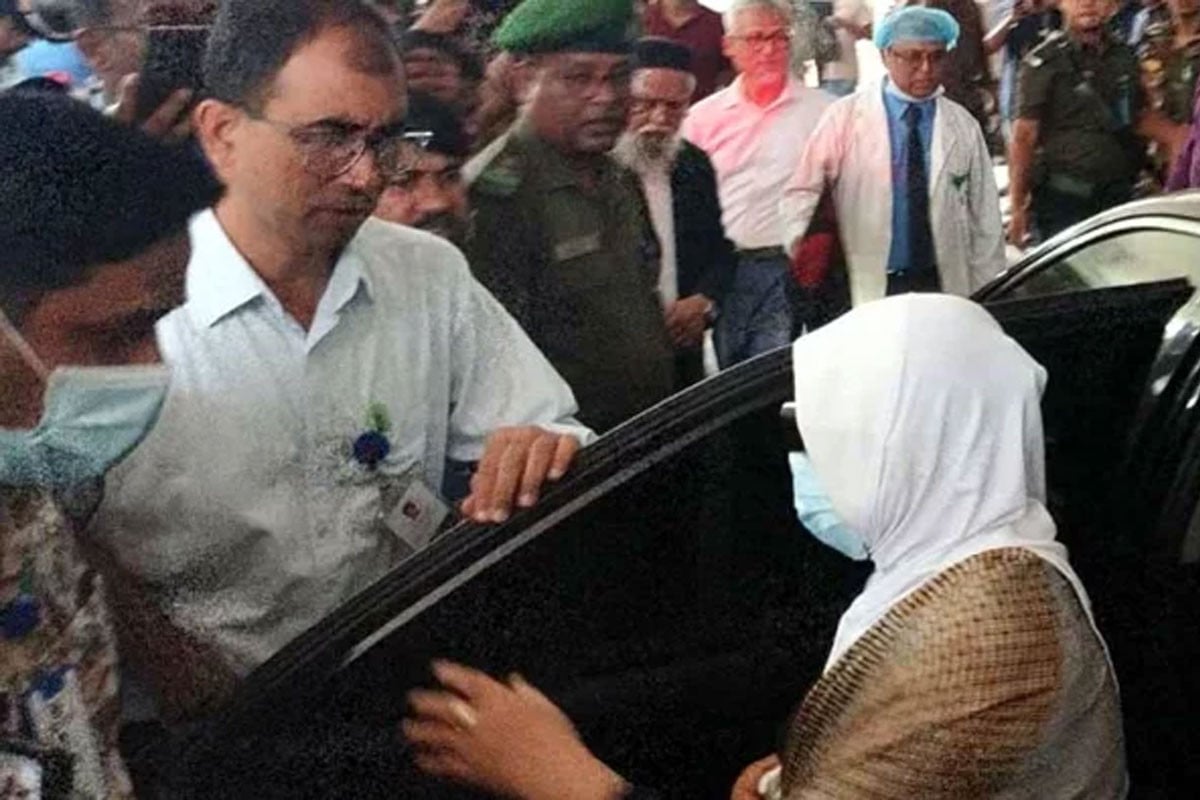 বিমান বিধ্বস্তে আহতদের দেখতে বার্ন ইনস্টিটিউটে স্বাস্থ্য উপদেষ্টা