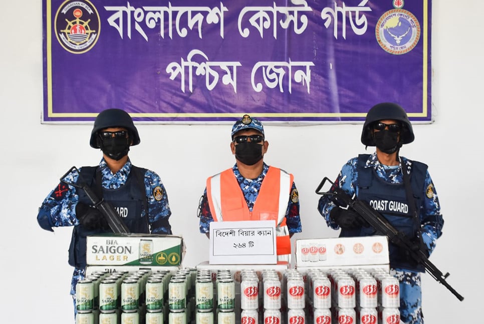 মোংলায় ২৬৪ বিদেশি বিয়ার জব্দ করল কোস্ট গার্ড