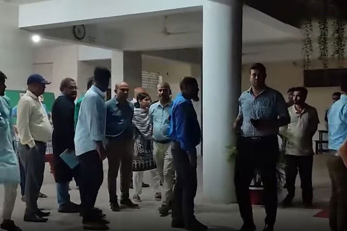 মাইলস্টোন ক্যাম্পাস ছাড়লেন ২ উপদেষ্টা ও প্রেস সচিব