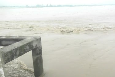 কুড়িগ্রামে বন্যার পদধ্বনি, তিস্তা নদীর পানি বিপৎসীমা ছুঁইছুঁই