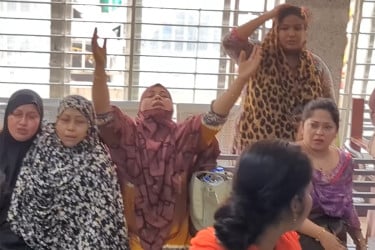বিমান বিধ্বস্ত : সন্তানের এই পরিণতি মানতে পারছেন না স্বজনরা