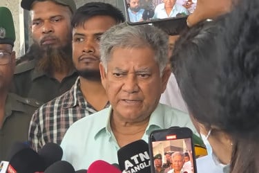 বিমানের প্রশিক্ষণ কোথায় হবে নতুন করে দেখার প্রয়োজন : উপদেষ্টা সাখাওয়াত
