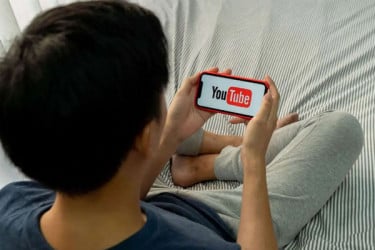 লাইভ স্ট্রিমিংয়ে বাড়ছে বয়সসীমা