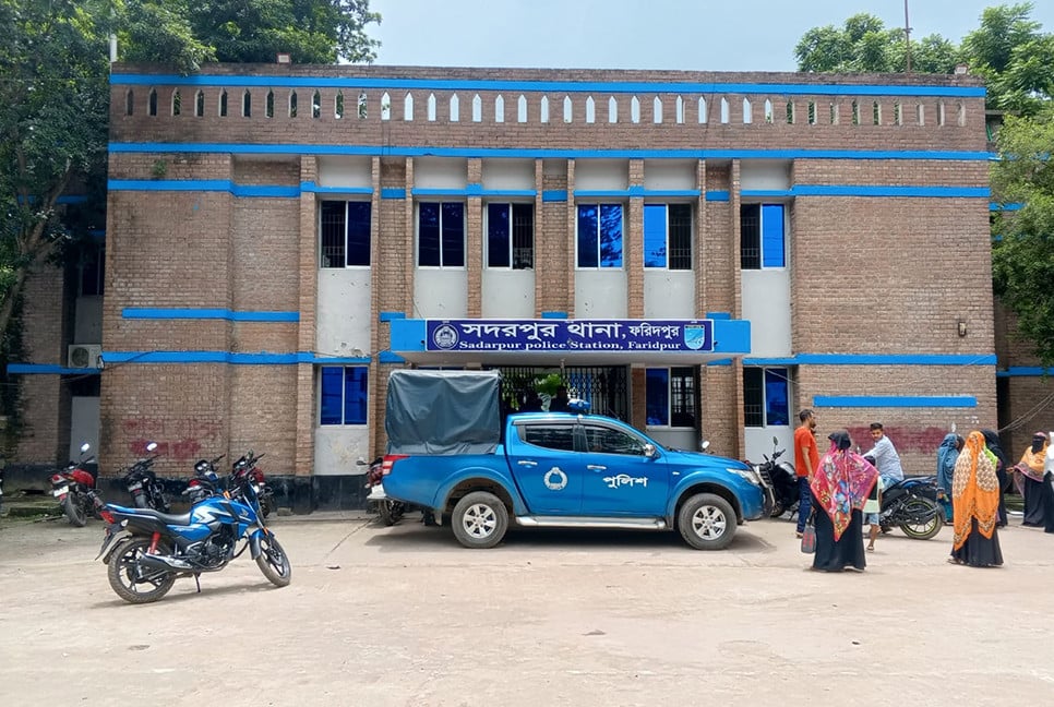 মাদ্রাসায় যাওয়ার পথে সড়কে প্রাণ গেল শিশুর