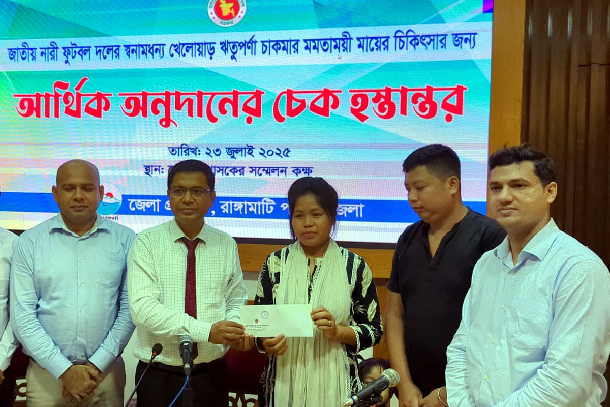 ঋতুপর্ণার মায়ের চিকিৎসায় সরকারের আর্থিক সহায়তা