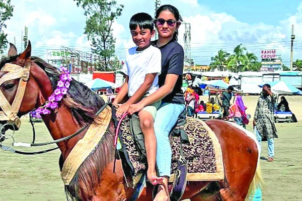শেষযাত্রায়ও বোন নাজিয়ার সঙ্গী নাফি