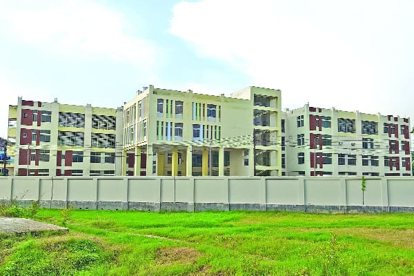 দুই হাসপাতালে ৩৮ কোটি টাকা খরচের পরও অচল