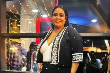“দেখতে খারাপ”—এই অপমানেও থামেননি, দাঁড়িয়ে গেলেন অভিনয়ে