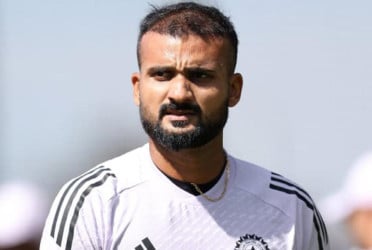 ওল্ড ট্র্যাফোর্ড টেস্টে আকাশ দিপকেও পাচ্ছে না ভারত