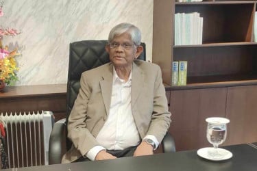 আশা করছি শুল্ক কিছুটা কমে আসবে : অর্থ উপদেষ্টা