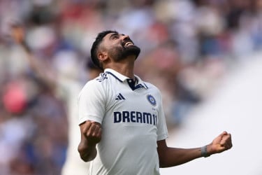 ১০০তম ম্যাচে মাইলফলকের সামনে সিরাজ