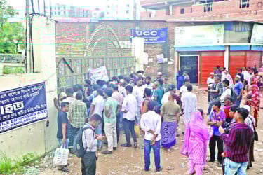 দীর্ঘ অপেক্ষায় স্বজনরা