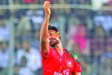 চার বছর পর শীর্ষ দশে