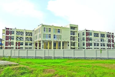 দুই হাসপাতালে ৩৮ কোটি টাকা খরচের পরও অচল