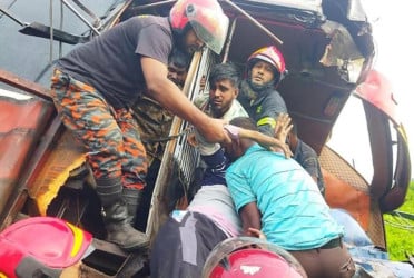 নেত্রকোনায় দুই বাসের সংঘর্ষ, আহত ২০