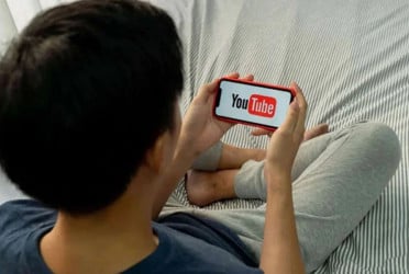 লাইভ স্ট্রিমিংয়ে বাড়ছে বয়সসীমা