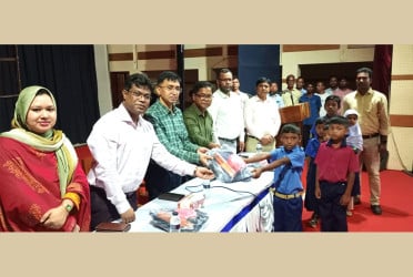 নীলফামারীতে ৪০০ শিক্ষার্থী পেল শিক্ষা উপকরণ