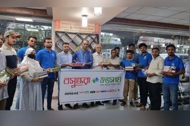 স্বপ্নযাত্রী অবসর পাঠাগারে বসুন্ধরা শুভসংঘের বই উপহার