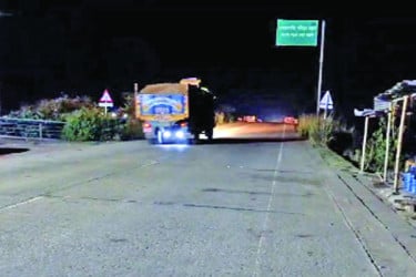 রাতে ভয়ংকর যে মহাসড়ক