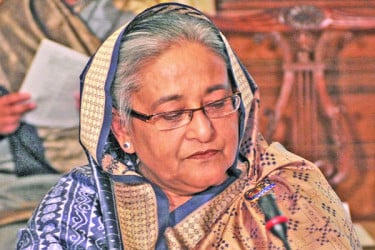 প্রকাশ্যে গুলির নির্দেশ দেন হাসিনা