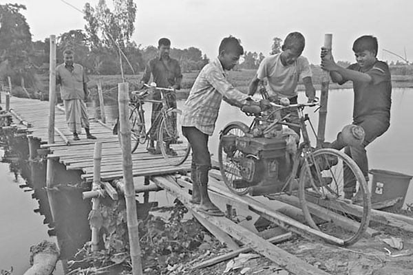 বাঁশের সাঁকো, ভোগান্তি দুই জেলাবাসীর