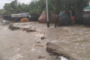 অস্বাভাবিক জোয়ারের পানিতে প্লাবিত কুতুবদিয়া