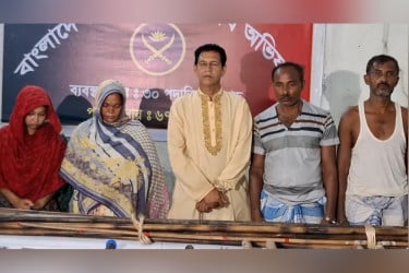 মাদারীপুরে দেশি-বিদেশি অস্ত্রসহ আটক ৬