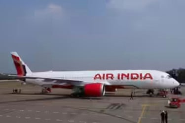 এবার মাঝ আকাশ থেকে ফিরে এলো এয়ার ইন্ডিয়ার ফ্লাইট