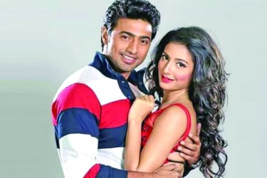 দেব-শুভশ্রীর ভালোবাসা