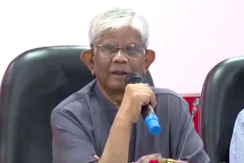 মাথায় হাত বুলিয়ে, ধমক দিয়ে কাজ করাতে হচ্ছে: অর্থ উপদেষ্টা