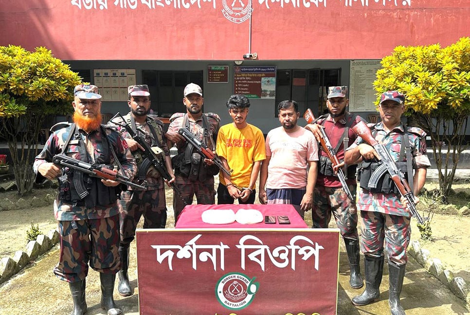 চুয়াডাঙ্গায় দুই পাচারকারী আটক