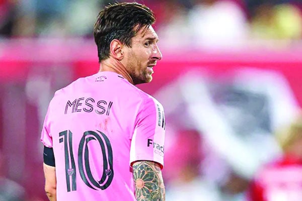 নিষেধাজ্ঞায় ক্ষুব্ধ মেসি