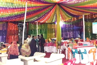 এক বিয়ের বরযাত্রীরা খেয়ে ফেলল অন্য বিয়ের খাবার